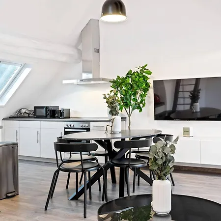 Apartament Charming 1br Loft In Ville-haute, *