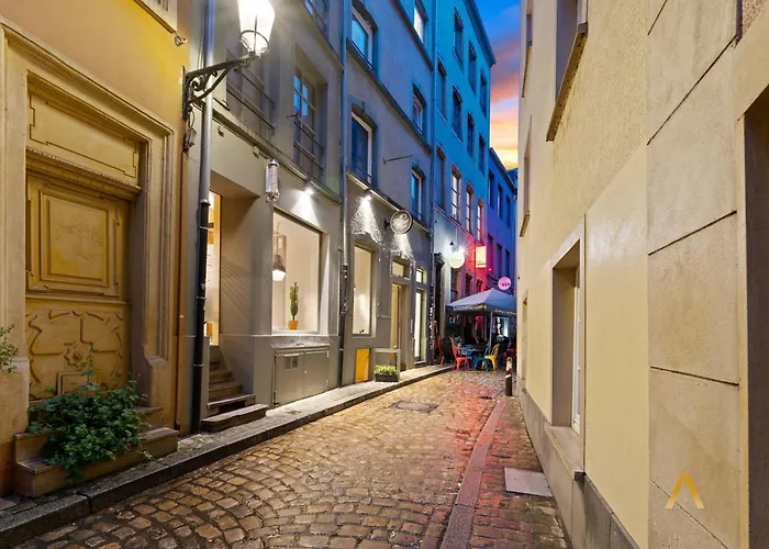 Charming 1br Loft In Ville-haute, *